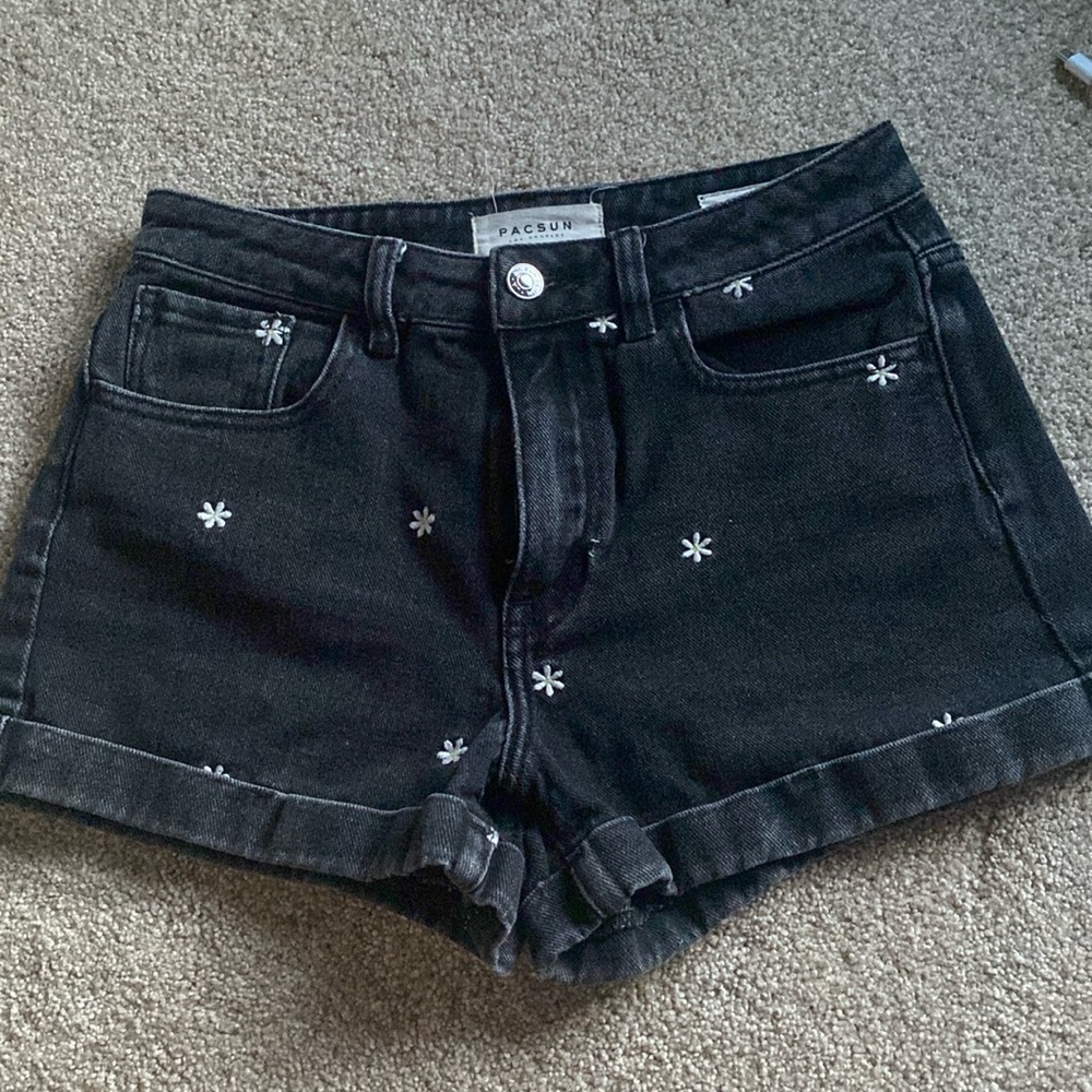Pacsun black/floral mom shorts